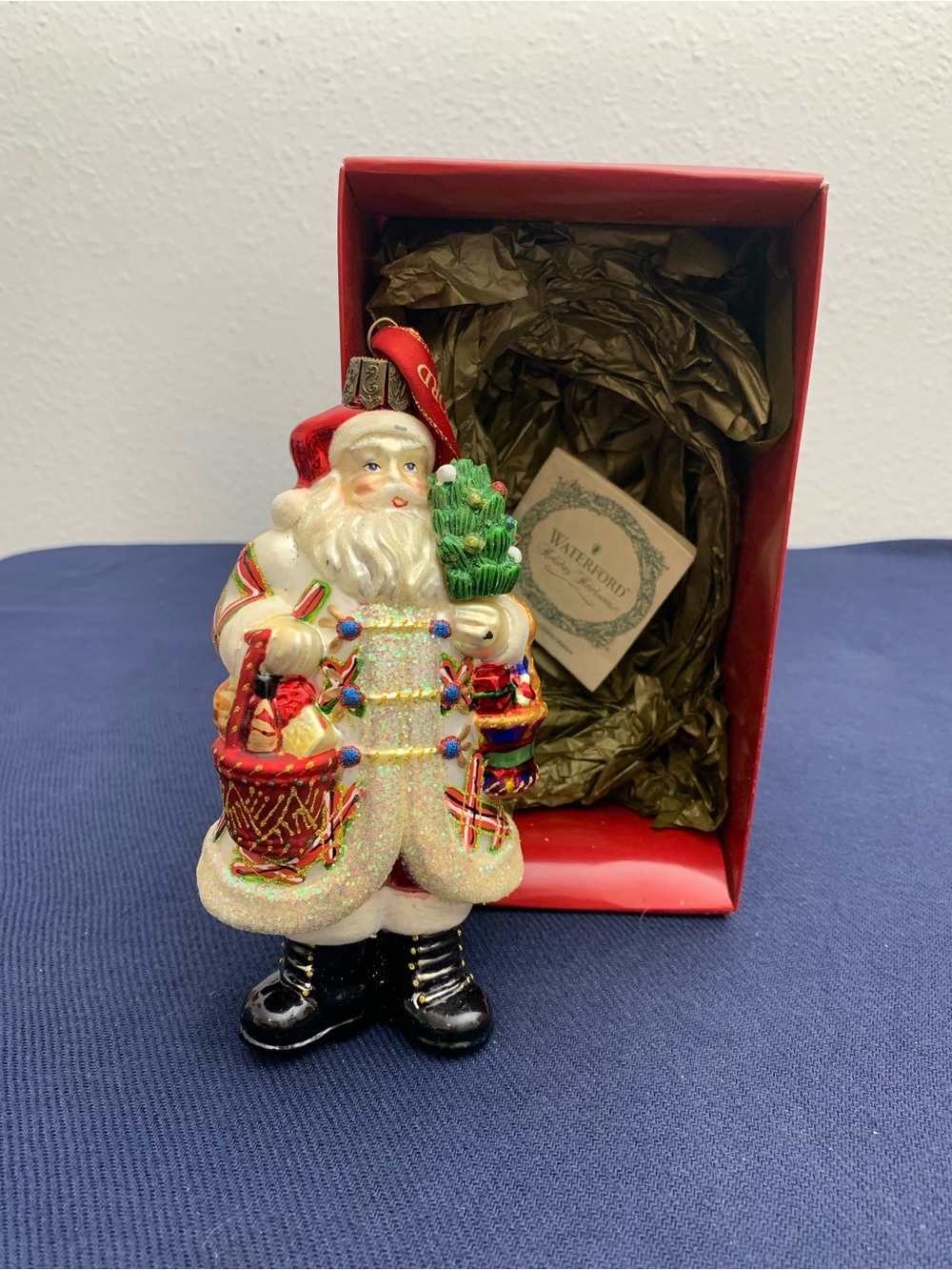 Waterford Red and White Santa Glass Ornament /5000
